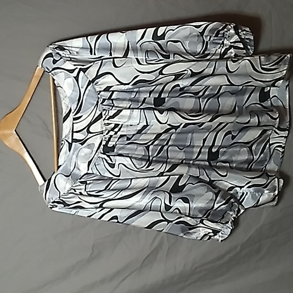 Violet & Claire blouse Women's Size XL Gray, White & Black